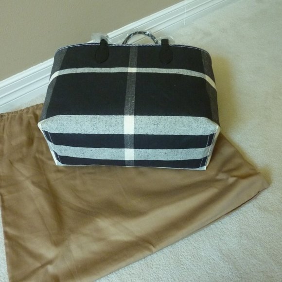 Burberry 'Doodle' Medium Canvas Check Pattern Tote - Picture 9 of 12
